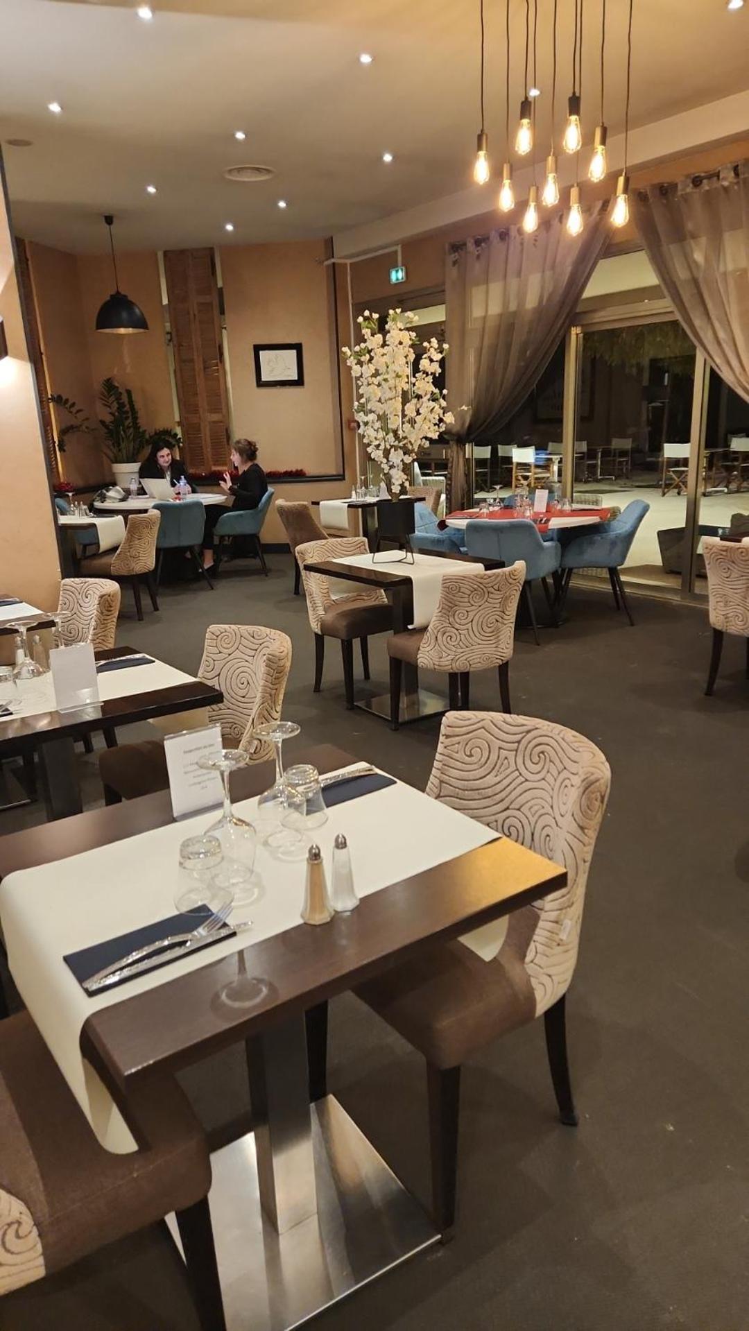 Western Elixir Hotel 4*