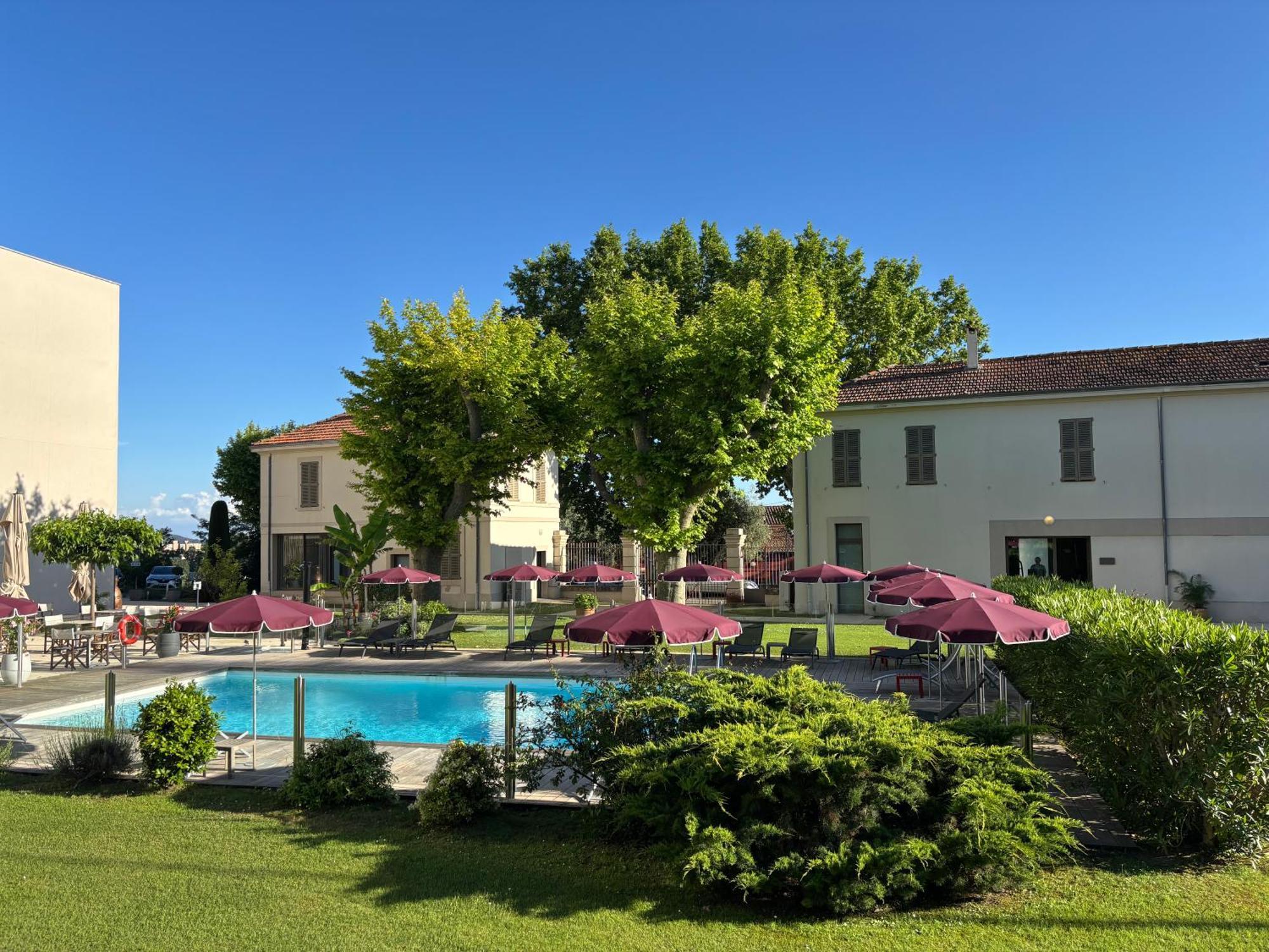 Western Elixir Hotel 4*